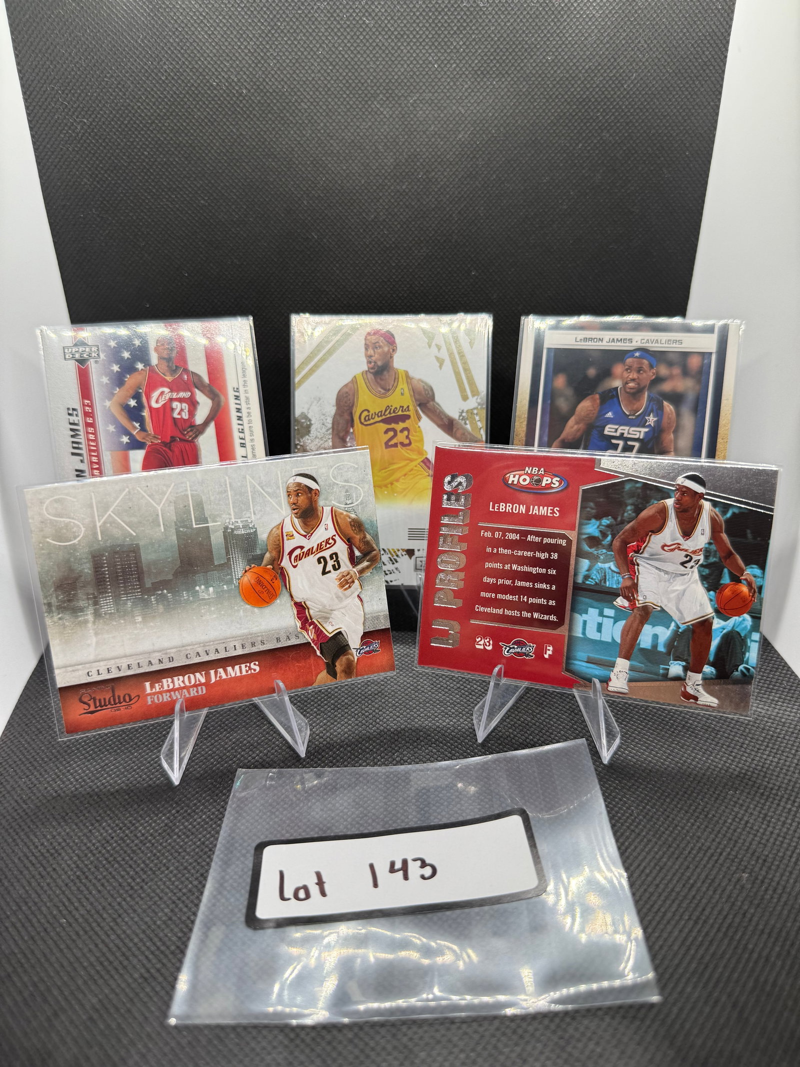 (5) LeBron James Basketball Cards Cleveland Cavaliers - Rookie Cards, Inserts (1 of 4)