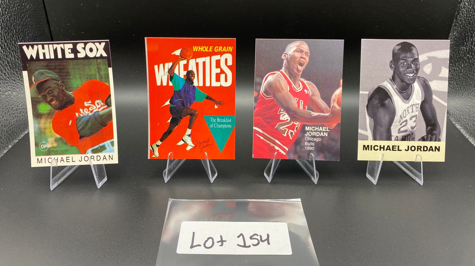 (4) Michael Jordan Basketball Cards Chicago Bulls - Including Baseball Rookie Insert Card (1 of 6)