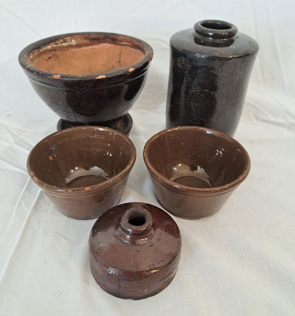 5 piece Redware lot, flower pot, inkwell, jar, and 2 cups. (1 of 5)