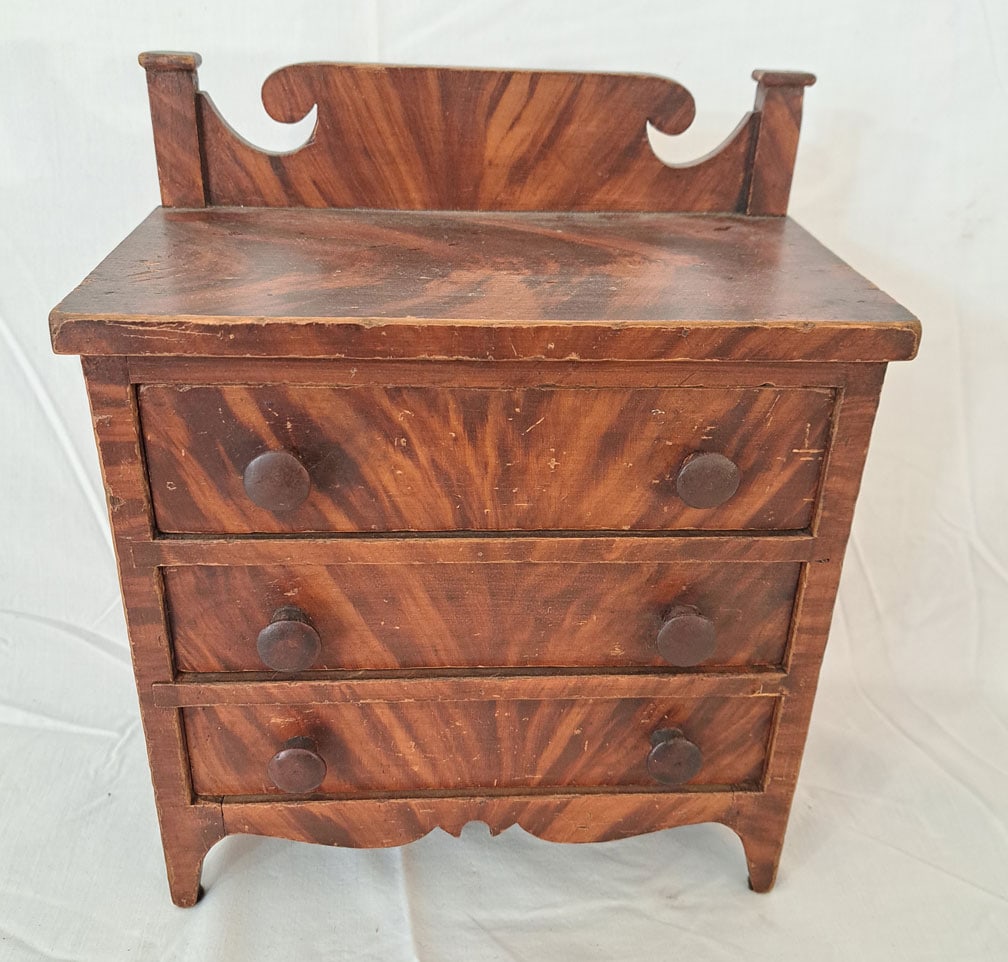 Mini Grain Decorated Three Drawer Chest. (1 of 7)