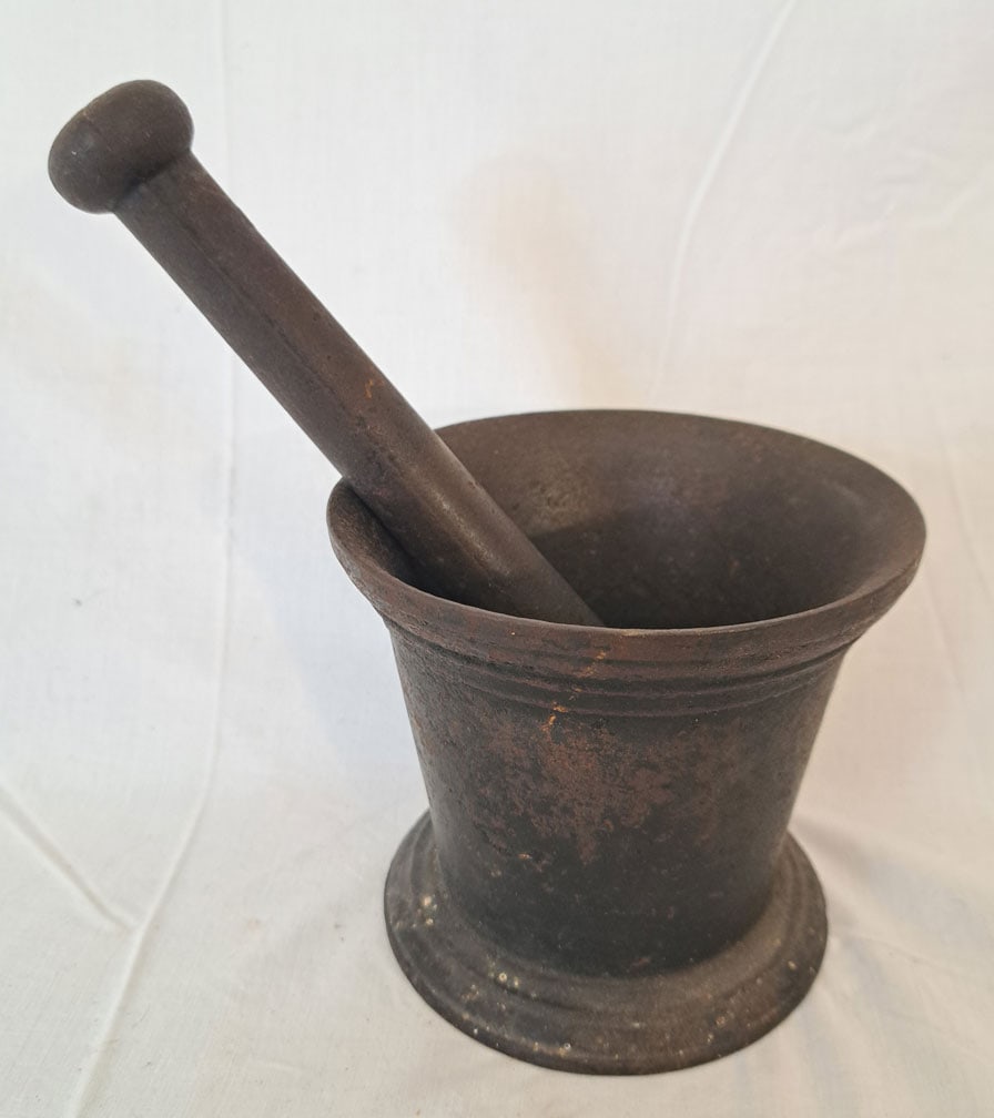 Small Cast Iron Mortar & Pestle (1 of 3)