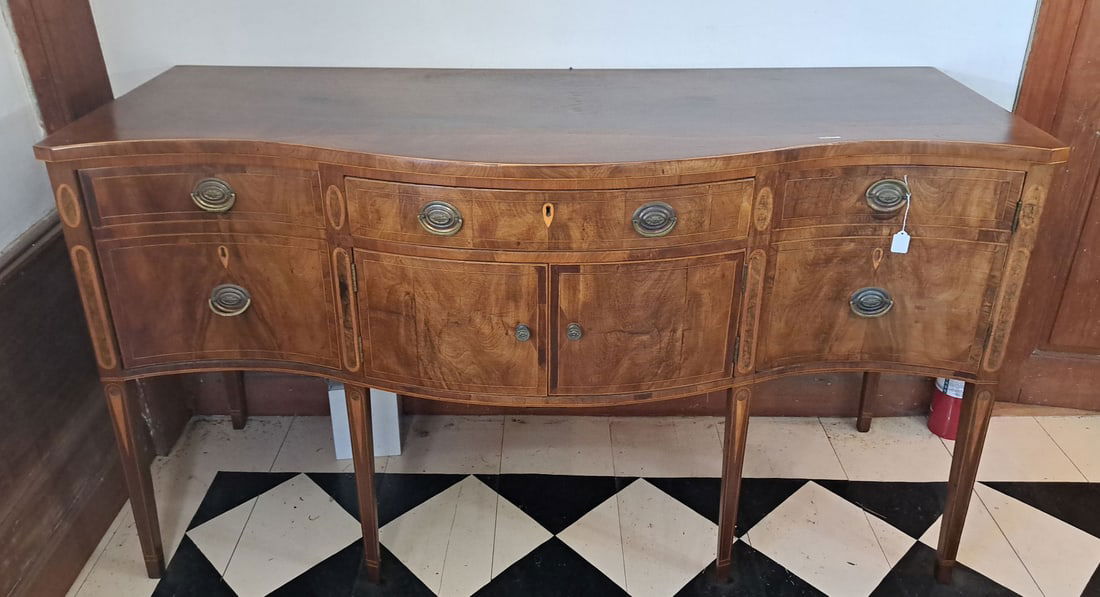 Hepplewhite Sideboard. (1 of 7)