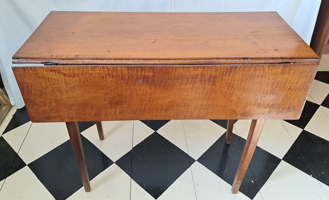 Maple Drop Leaf Table. (1 of 5)