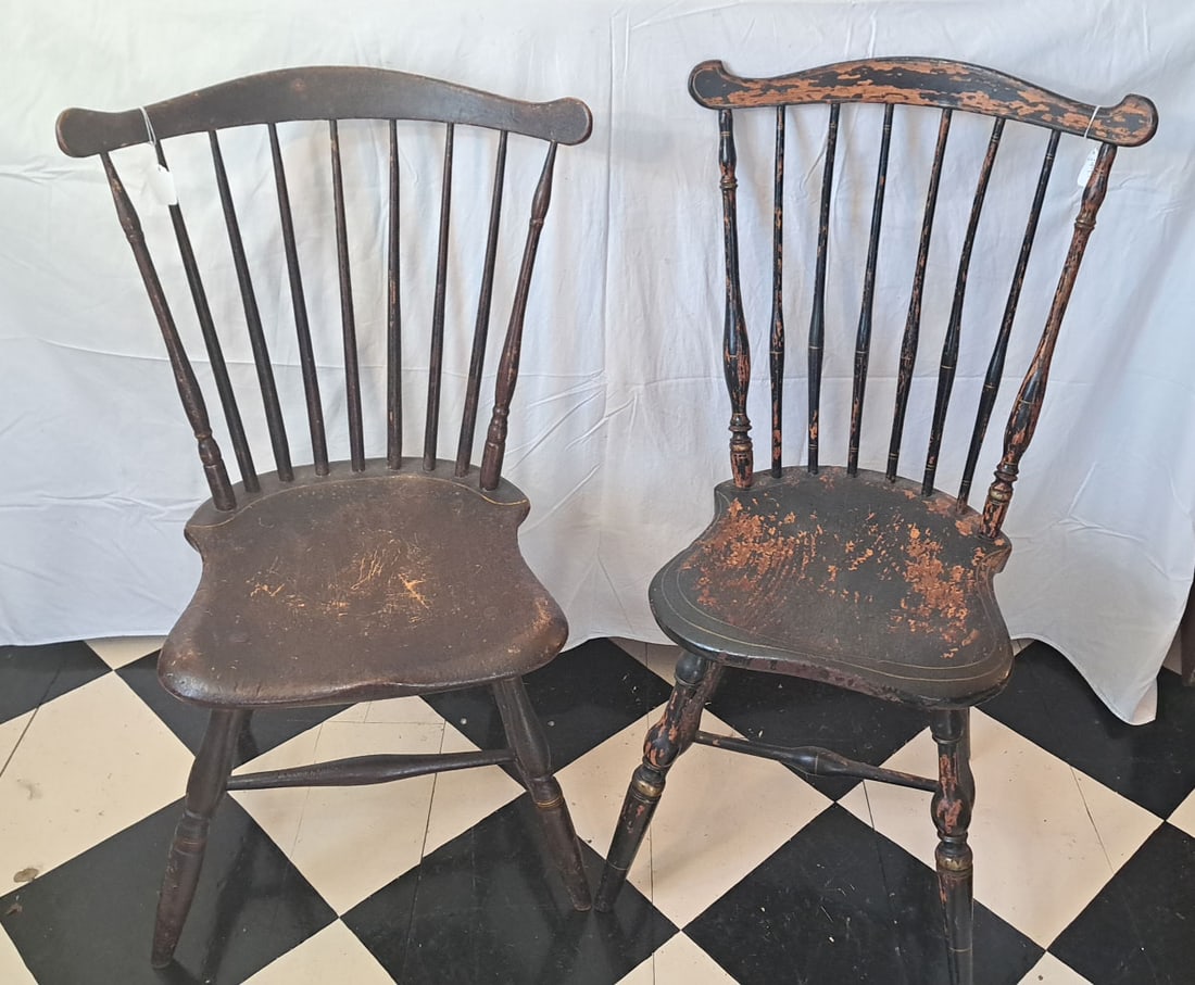 Lot of Two Windsor Chairs (1 of 10)