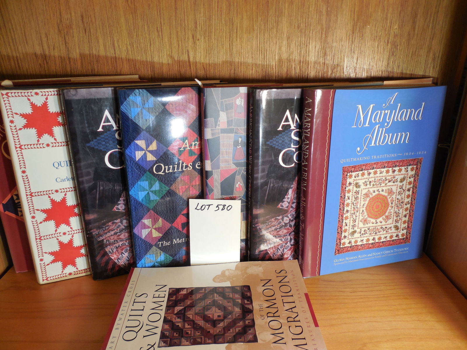 Lot of 8 Books On Quilting and Coverlet Subjects (1 of 9)