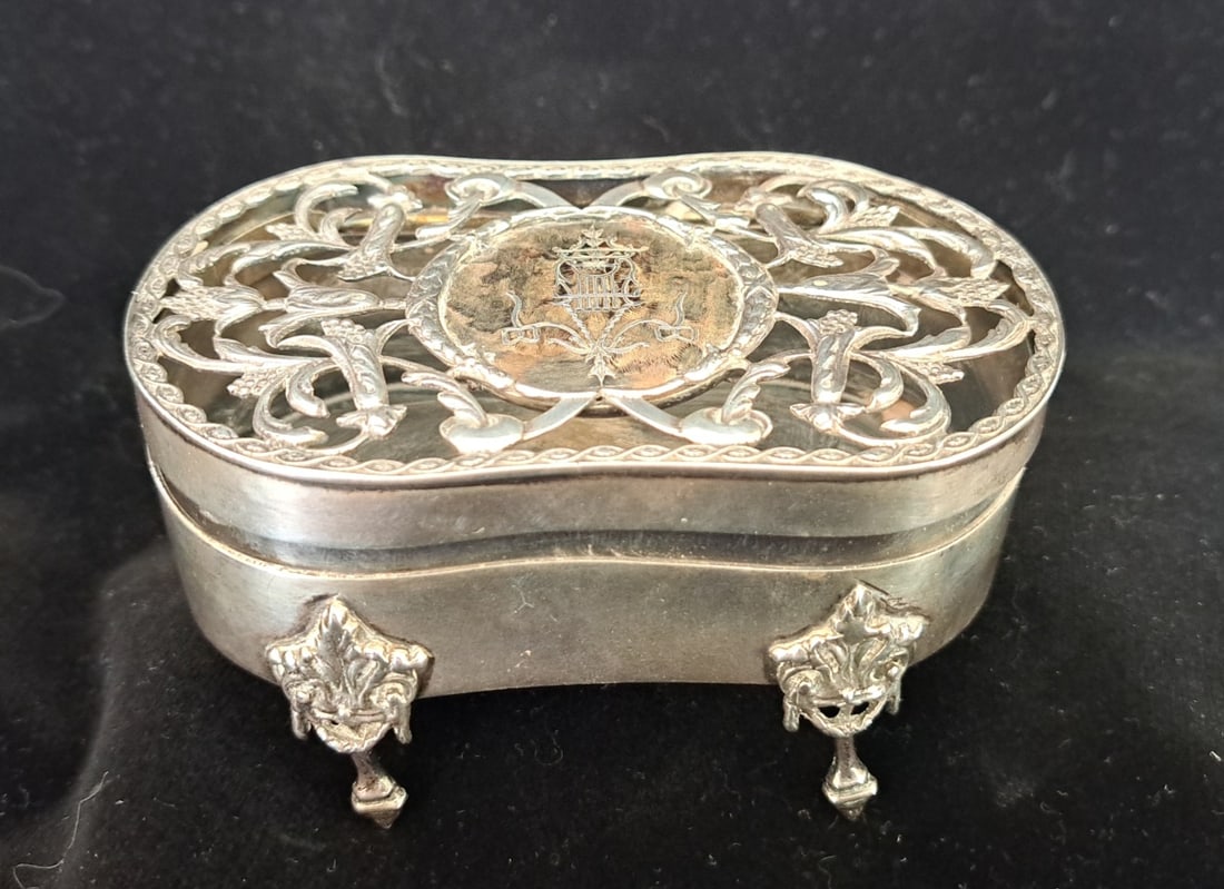 Sterling Trinket or Jewelry Box with Pierced and Inlaid Lid By William Comyns London 1912 (1 of 7)