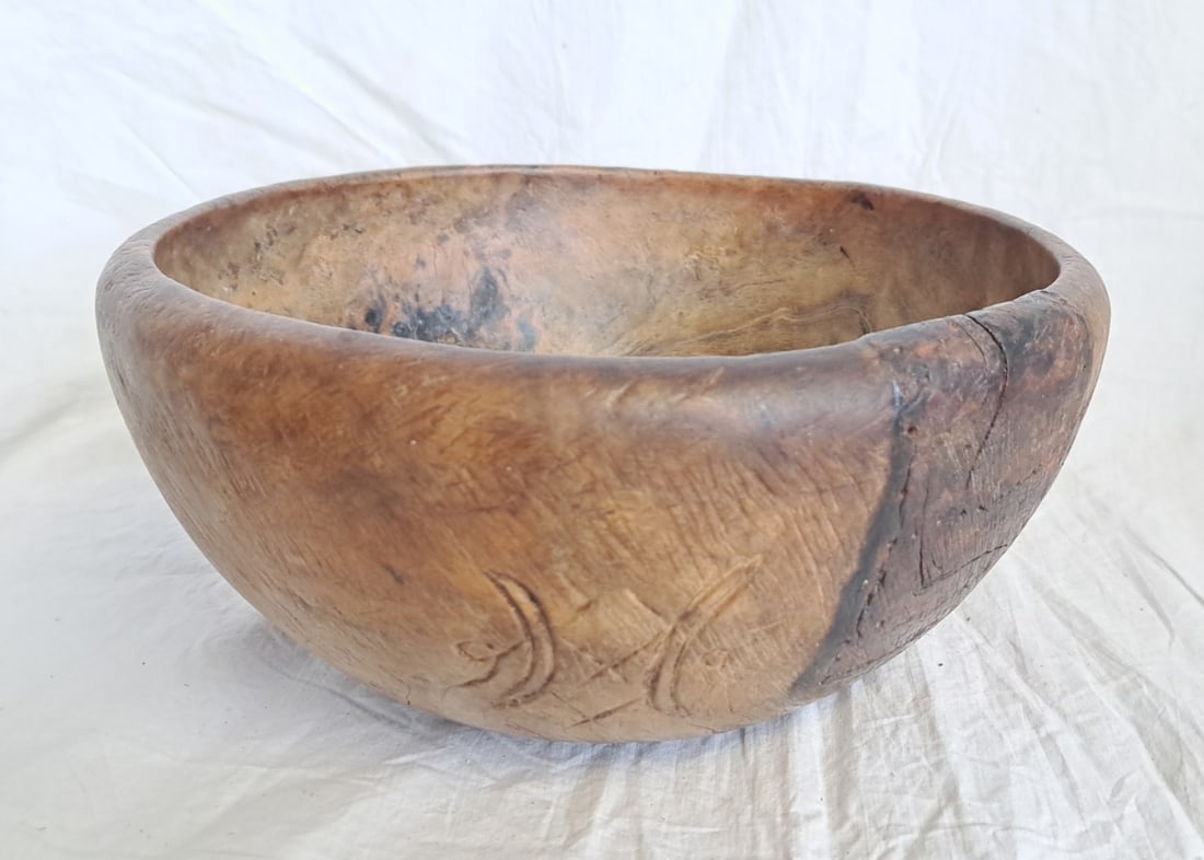 Early Burl Bowl with Remnants of an Old Repair (1 of 12)