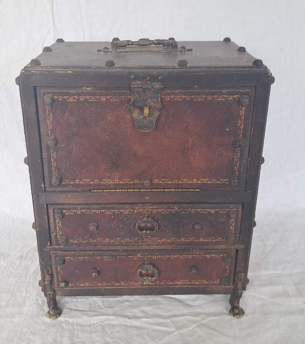 Wooden Leather Covered Chest with Claw Feet and Velvet Lining: 9" tall x 7 1/2" wide x 5 1/2" deep