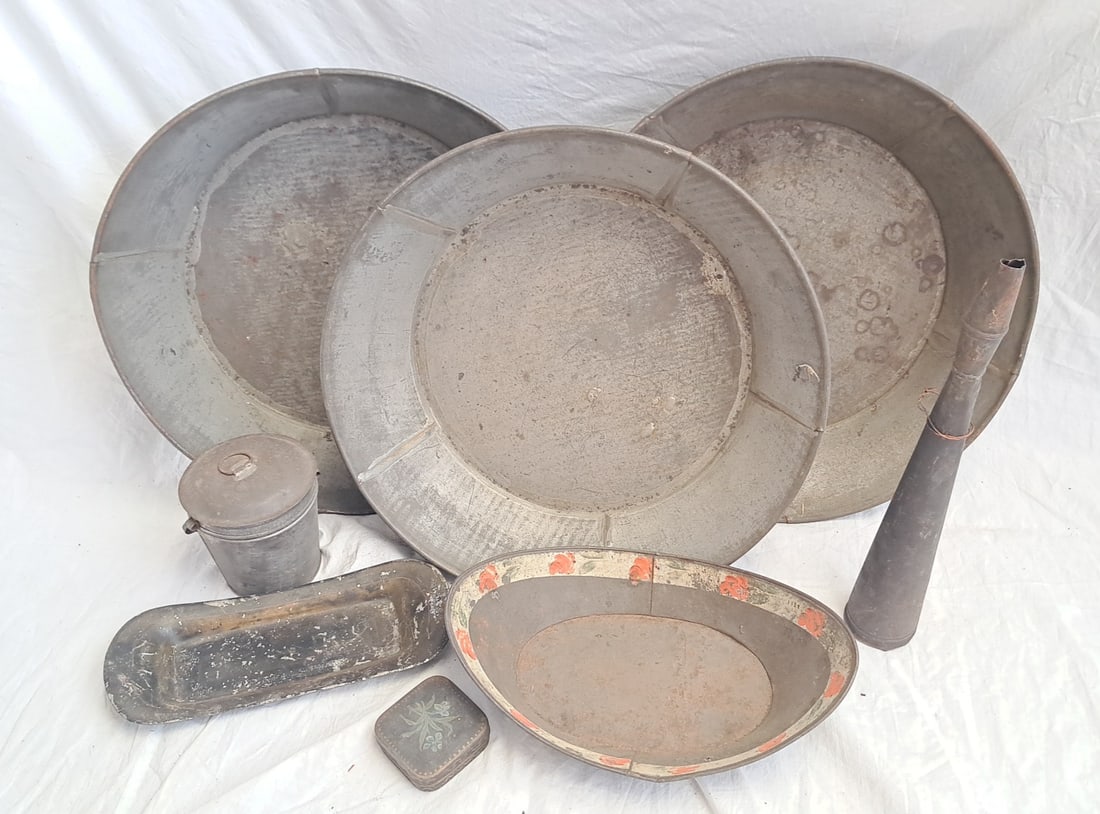 Lot of 8 Pieces of Tinware Including 3 Milk Pans: Lot of 8 Pieces.