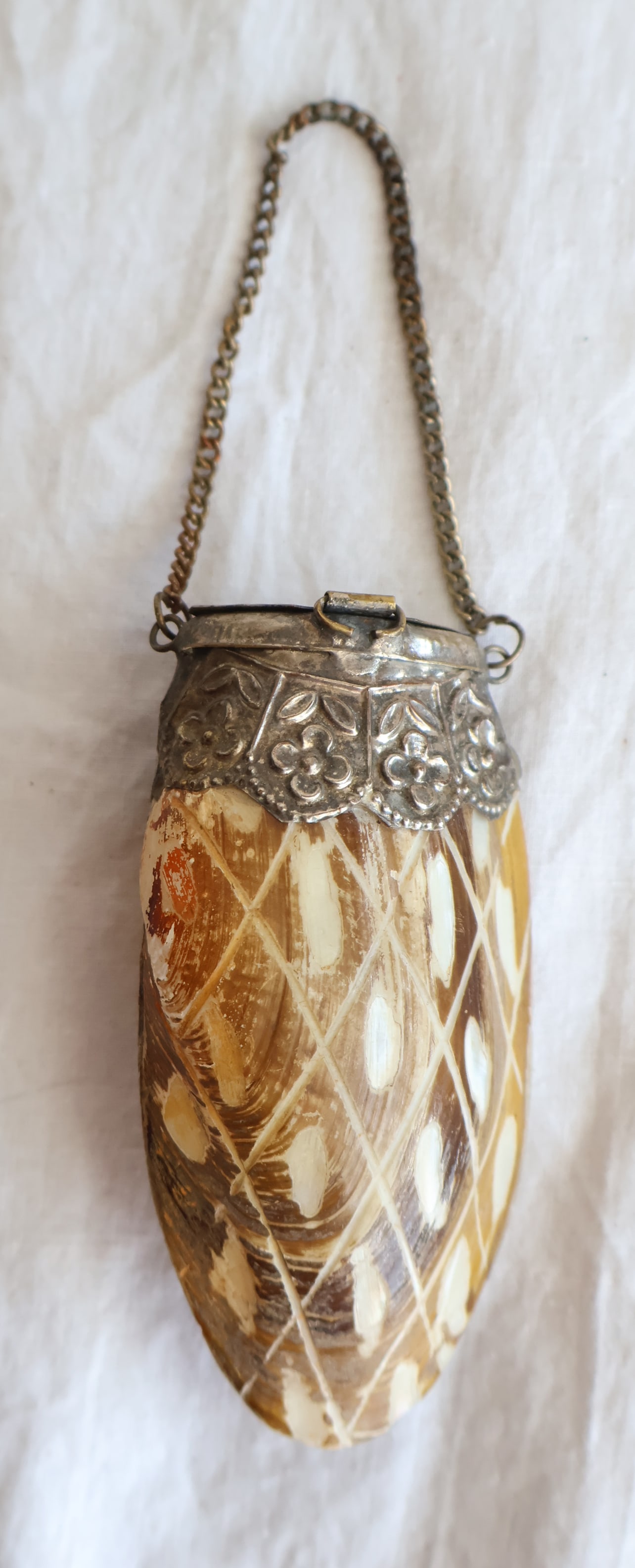 Coin Purse Made from a Mussel Shell: 3 1/4" x 2" x 1 1/4" Gurley Auction Company provides In House Packing and Shipping and strive to keep costs as reasonable as possible. Please take the time to research the cost of shipping for the ite