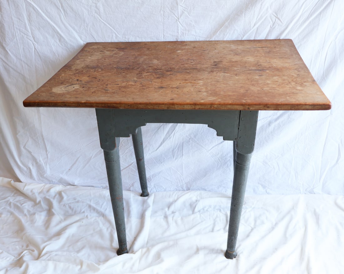 Queen Anne Tavern Table (1 of 8)