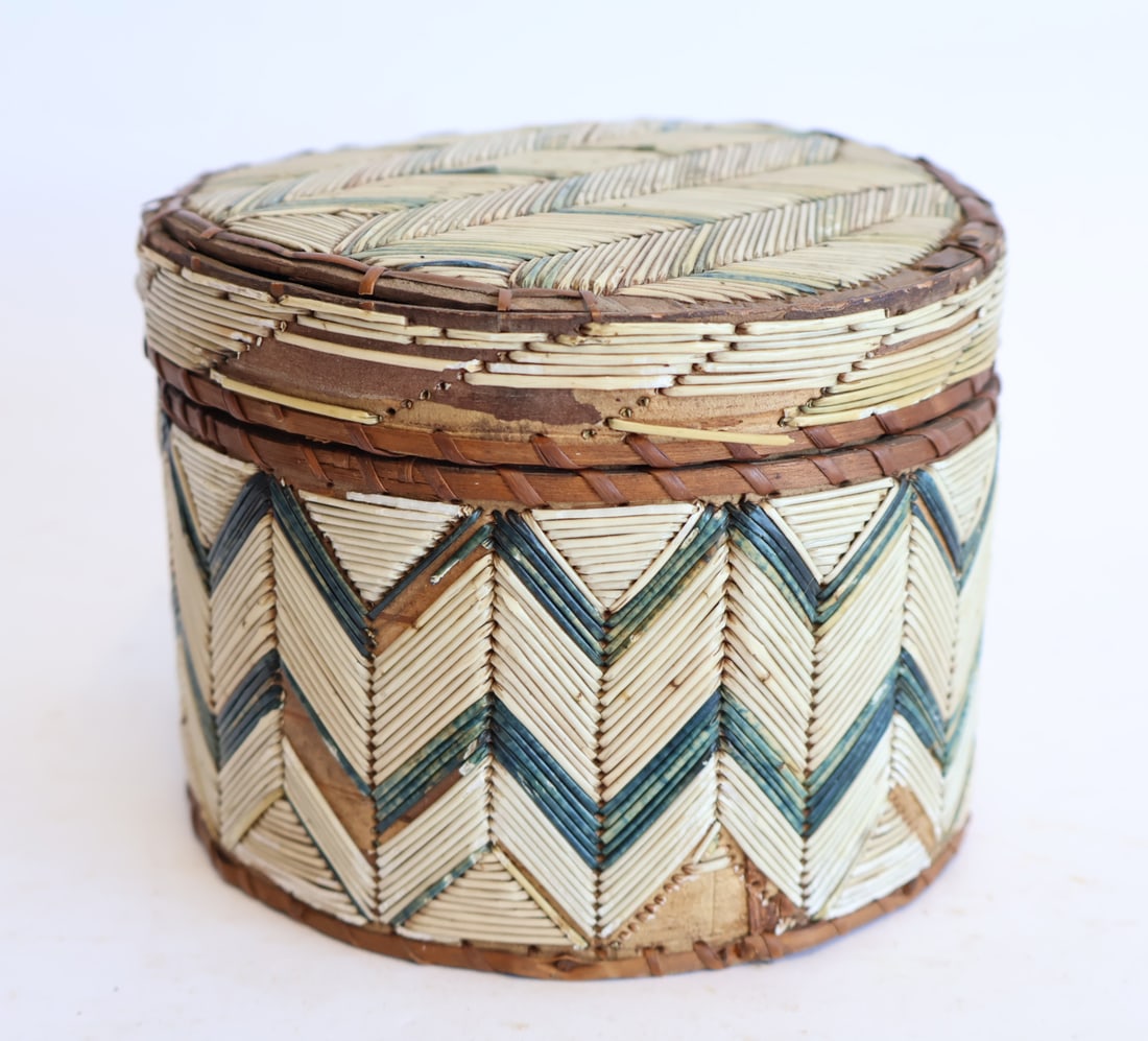 Native American Birch Bark Box with Dyed Porcupine Quill Decoration (1 of 7)