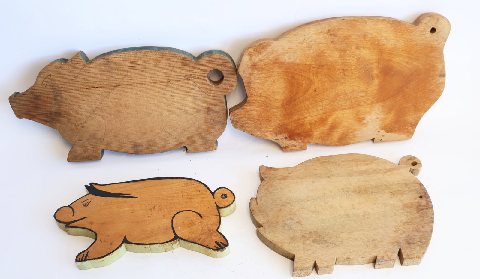 Lot of Four Wooden Cutting Boards Shaped like Pigs (1 of 5)