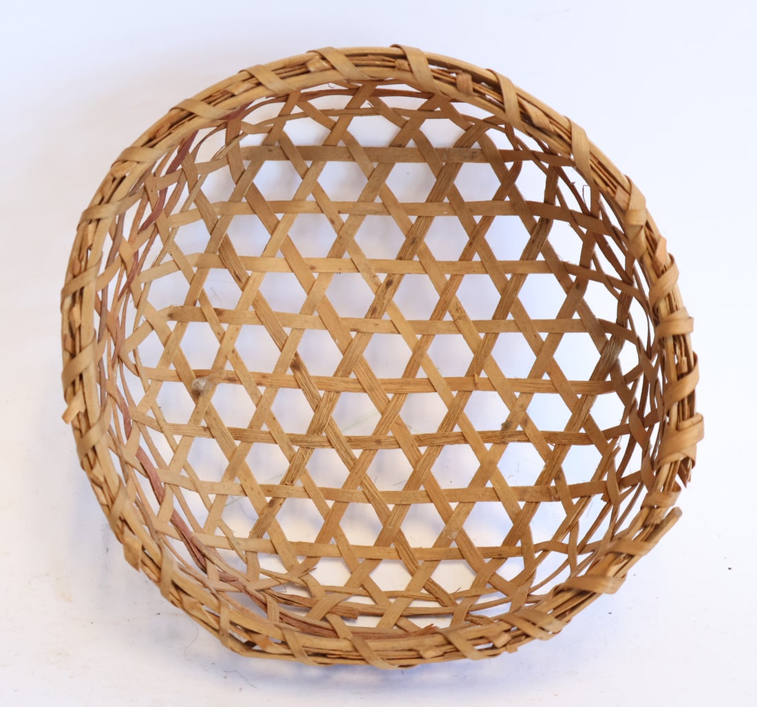 Finely Made Small Cheese Basket (1 of 9)