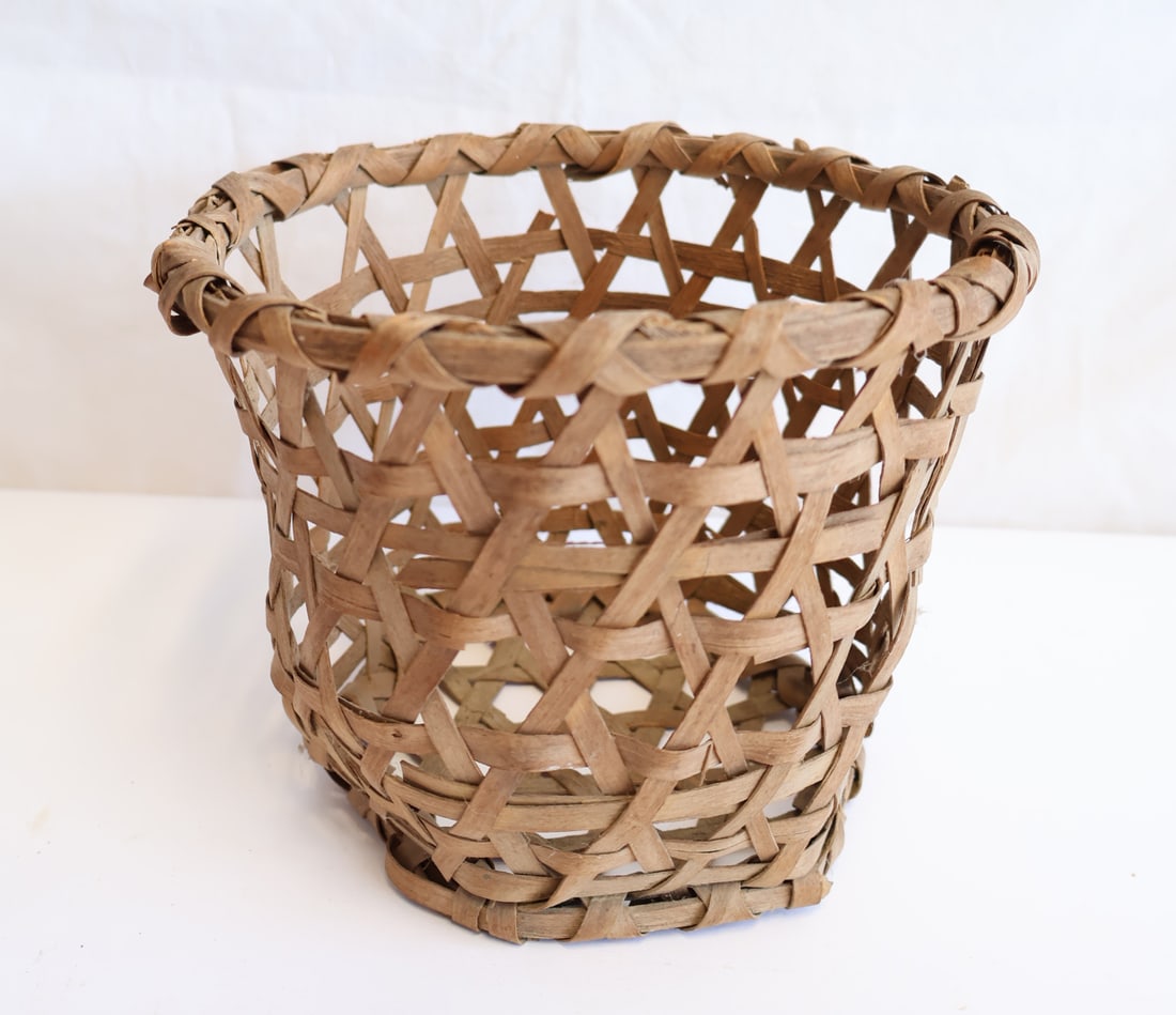 Cheese Basket: 5" x 7" Gurley Auction Company provides IN HOUSE PACKING AND SHIPPING and we strive to keep costs as reasonable as possible. Please take the time to research the cost of shipping for the items that yo