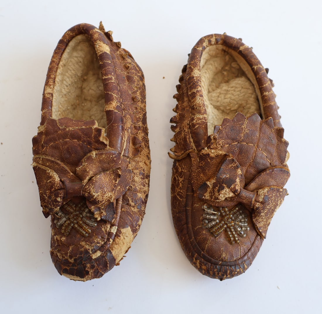 Pair of Native American Child's Beaded Moccasins (1 of 4)