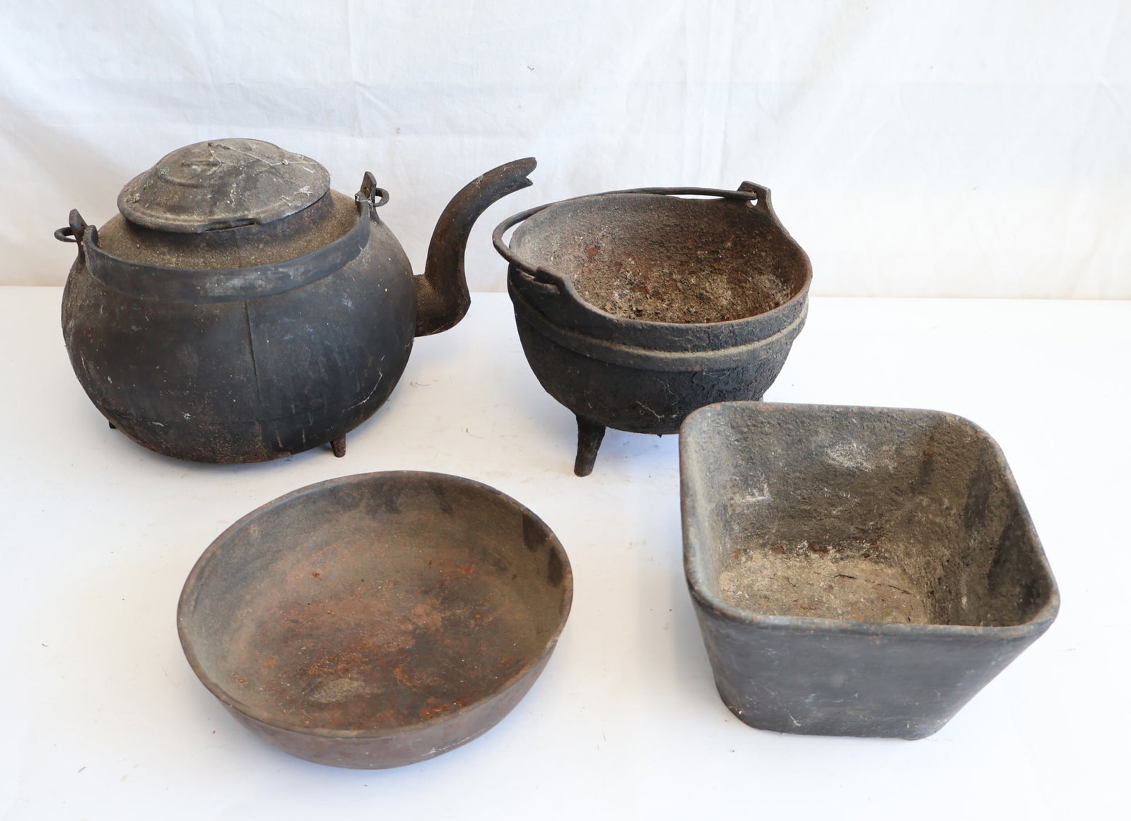 Lot of Early Cast Iron Cookware: Gurley Auction Company provides IN HOUSE PACKING AND SHIPPING and we strive to keep costs as reasonable as possible. Please take the time to research the cost of shipping for the items that you are in