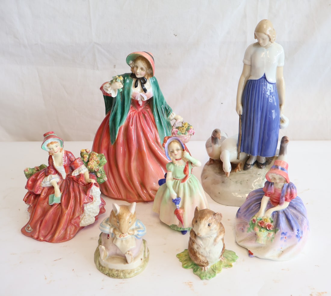 Lot of Figurines (1 of 9)