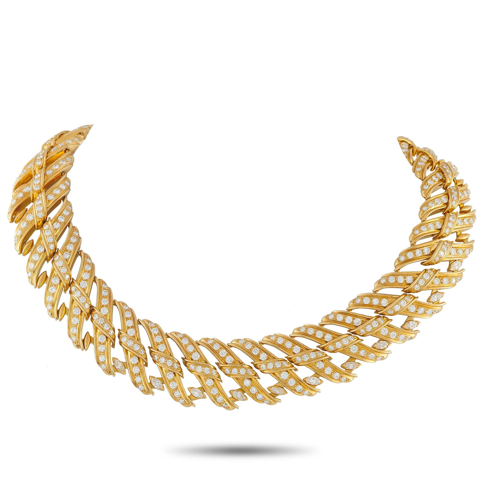 Chaumet Vintage 18K Yellow Gold 20.99ct Diamond Wave Link Choker Necklace: An extraordinary vintage Chaumet choker, bound to significantly upgrade your collection. Fashioned in 18K yellow gold and weighing 187.4 grams, this piece holds a remarkable physical presence and a lu