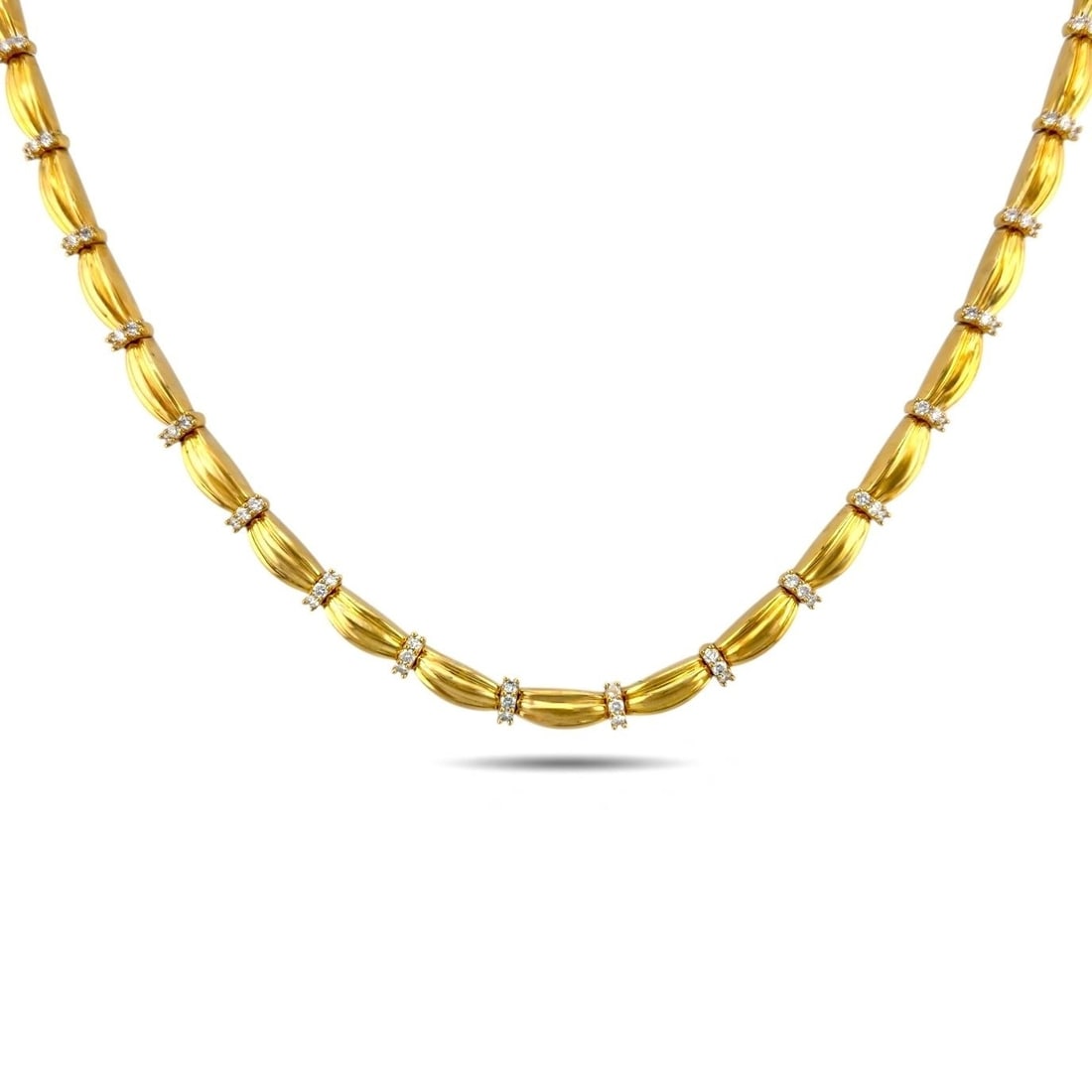 Tiffany & Co. - Necklace - 18 kt. Yellow gold, Exclusive Tiffany & Co. 18K Yellow Gold 2.34ct: Exclusive Tiffany & Co. 18K Yellow Gold 2.34ct Diamond NecklaceAn exquisite antique Tiffany & Co. necklace crafted in 18K yellow gold, featuring elegant rows of three diamonds throughout the design. M