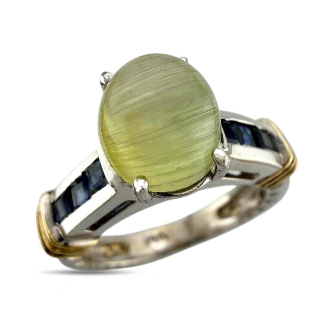 Ring - 14 kt. White gold, Exclusive 14K White Gold 2.20 Carat Natural Cat’s Eye Chrysoberyl and: Exclusive 14K White Gold 2.20 Carat Natural Cat’s Eye Chrysoberyl and 0.42ct Sapphire RingThis striking women’s ring showcases a rare and beautifully luminous 2.20 carat natural cat’s eye chryso