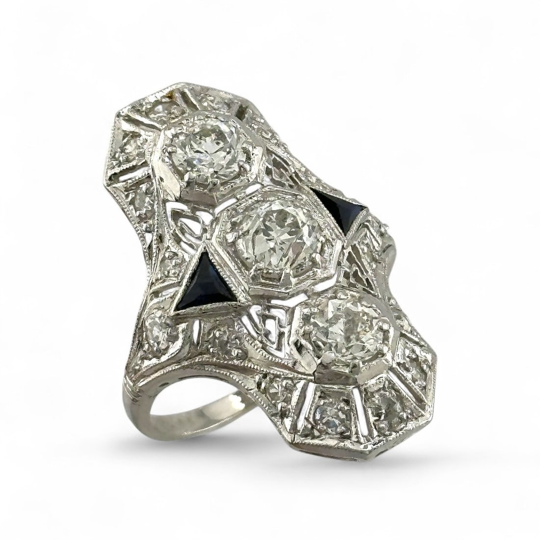 Ring Platinum, Vintage Art Deco Platinum 1.50ct Diamond Ring - 1.50ct. tw. Diamond (Natural): Vintage Art Deco Platinum 1.50ct Diamond RingA stunning Art Deco ring crafted in platinum, featuring a captivating 1.50-carat ensemble of natural round old European cut diamonds. The central diamond o