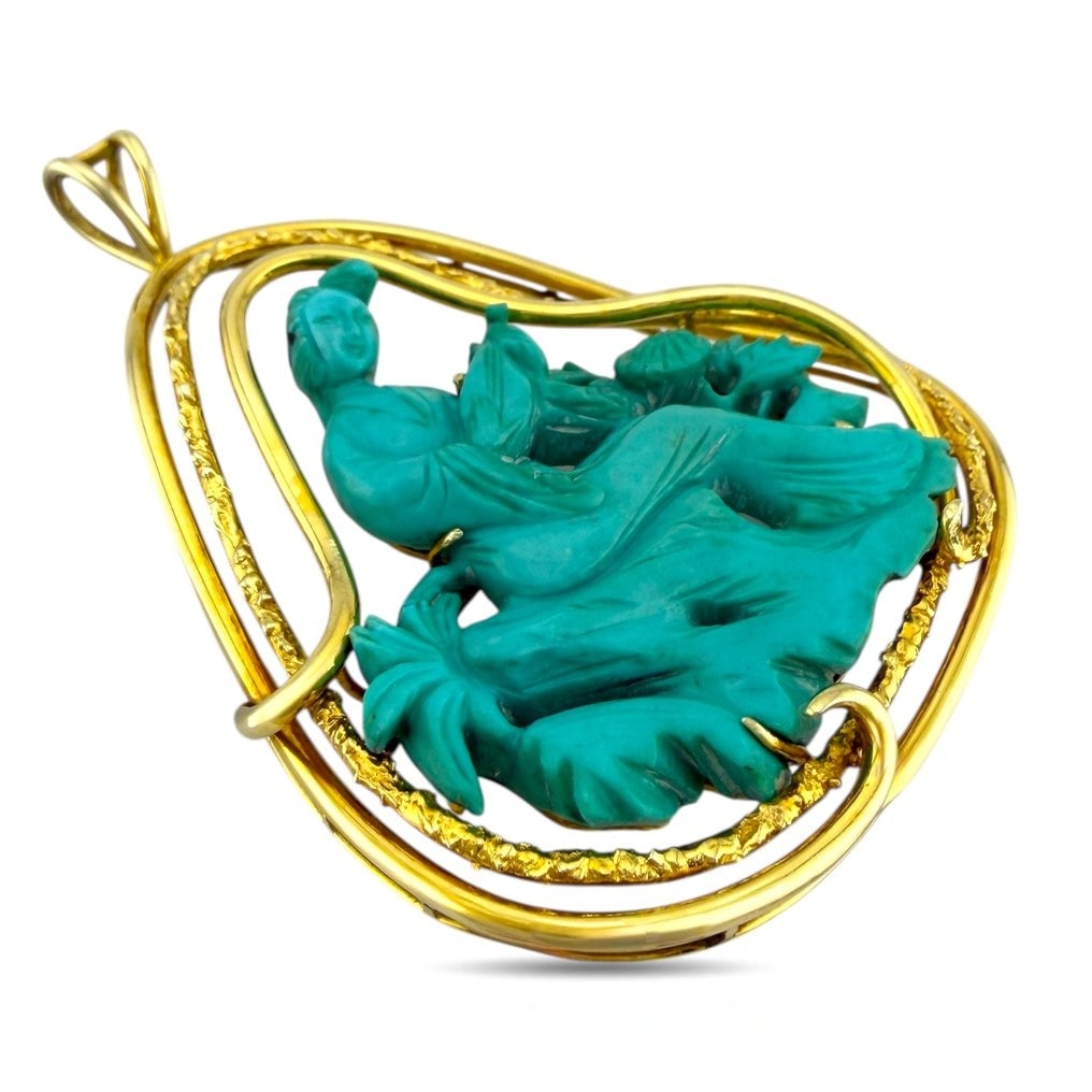 Pendant - 14 kt. Yellow gold, Exclusive Chinese 14K Yellow Gold Turquoise Carved Asian Woman Pendant: Exclusive Chinese 14K Yellow Gold Turquoise Carved Asian Woman PendantA captivating and artful pendant featuring a beautifully carved turquoise panel depicting an Asian woman seated in a serene, tradi