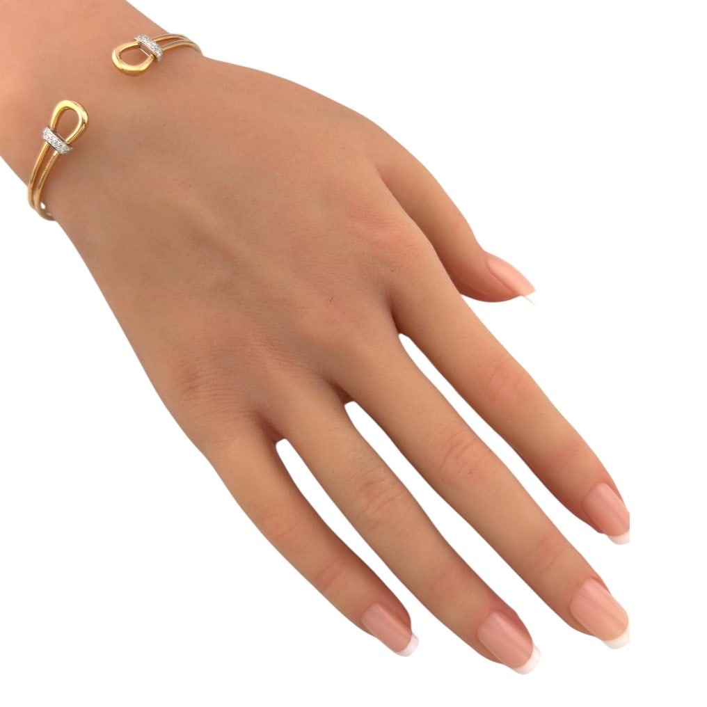 Roberto Coin - Bracelet - 18 kt. Rose gold, Exclusive 18K Rose Gold Roberto Coin 0.17ct Diamond: Exclusive 18K Rose Gold Roberto Coin 0.17ct Diamond Hinged BraceletThis elegant Roberto Coin bracelet is crafted in 18K rose gold and features a sophisticated hinged design. The bracelet’s open top