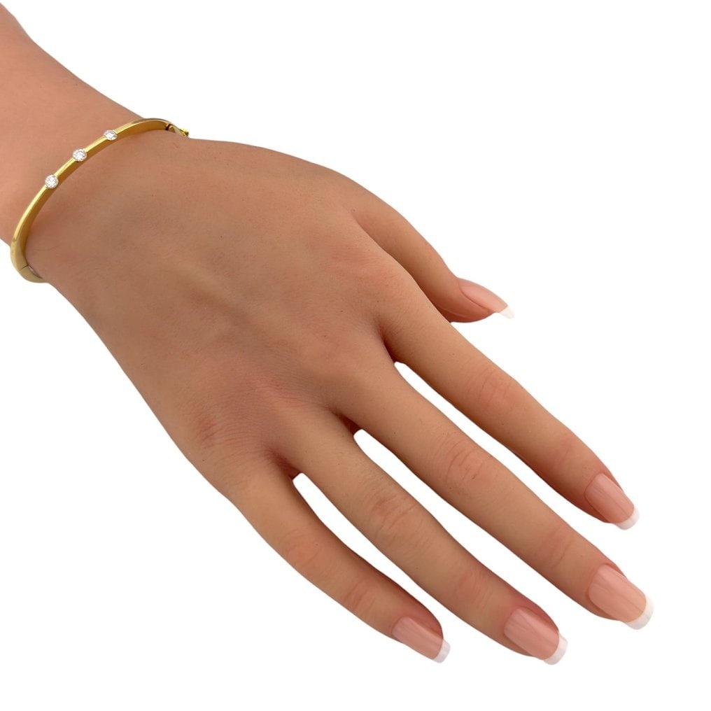 Roberto Coin - Bracelet - 18 kt. Yellow gold, Roberto Coin 18K Yellow Gold 0.45ct Diamond and Ruby: Exclusive Roberto Coin 18K Yellow Gold 0.45ct Diamond and Ruby Hinged BraceletThis refined Roberto Coin bracelet is crafted in rich 18 karat yellow gold and designed with a sleek, polished silhouette