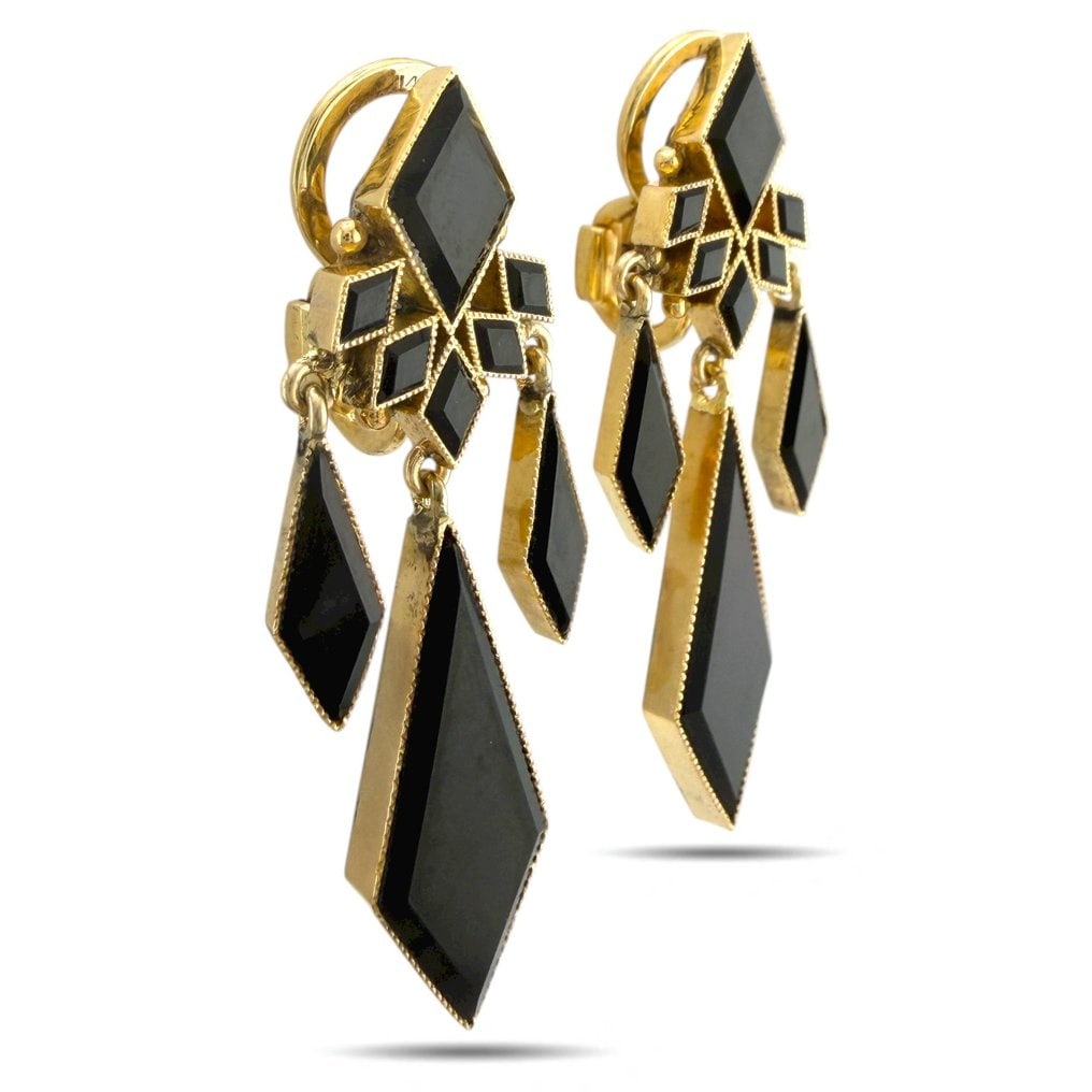 Earrings - 18 kt. Yellow gold, Exclusive 18K Yellow Gold Onyx Earrings: Exclusive 18K Yellow Gold Onyx EarringsElegant 18K yellow gold earrings featuring eighteen rhombus-cut onyx stones set in a refined, elongated design. The deep black luster of the onyx contrasts beaut
