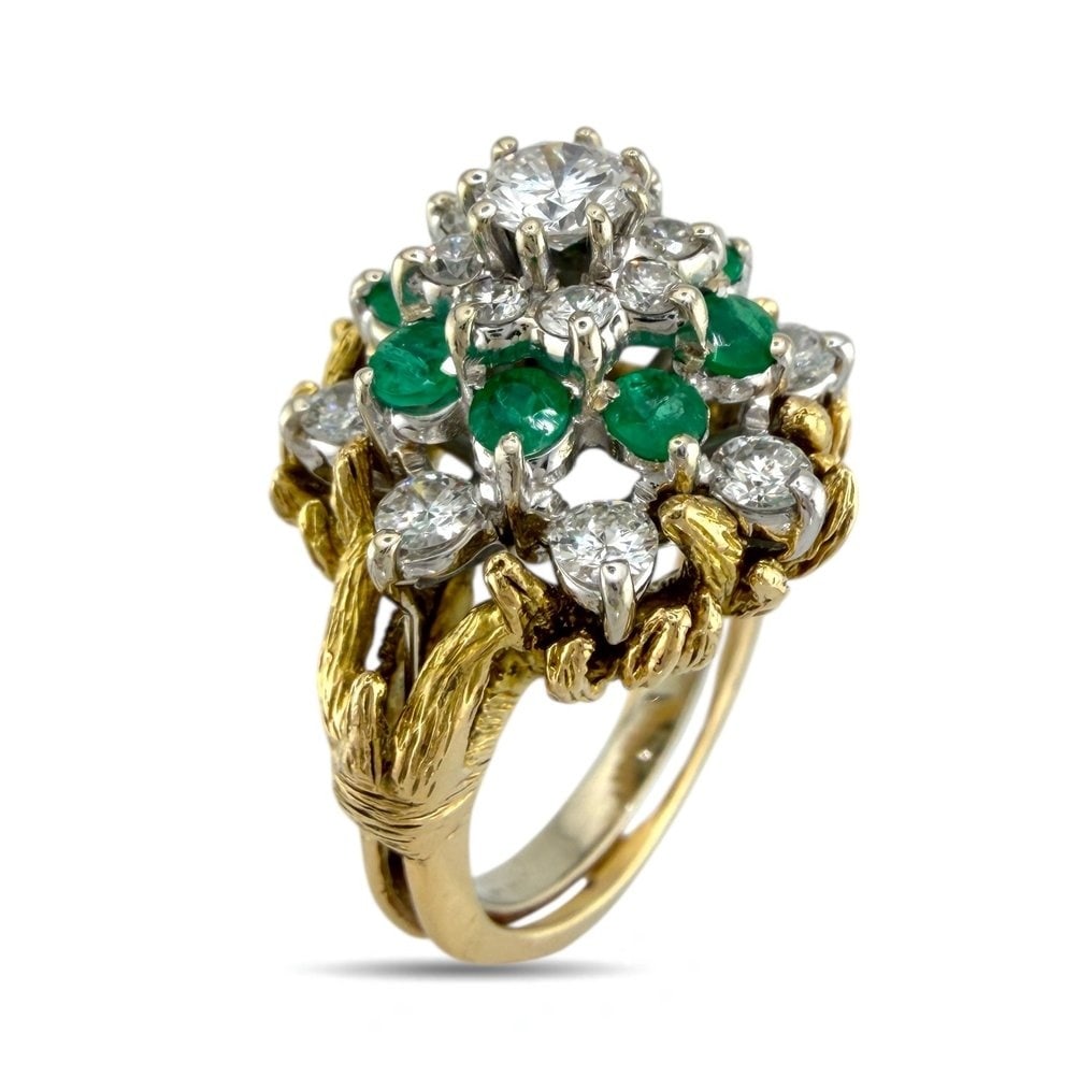 Ring - 14 kt. Yellow gold, 14K Yellow Gold Ring 1.20ct Diamonds & Emerald - 1.24ct. tw. Diamond: A stunning 14K yellow gold ring featuring 17 sparkling diamonds and 8 vibrant emeralds elegantly arranged in a encircling design.Stones: Diamonds, Emeralds- Diamonds Carat: 1.2 Carats, 17 Diamonds- Em