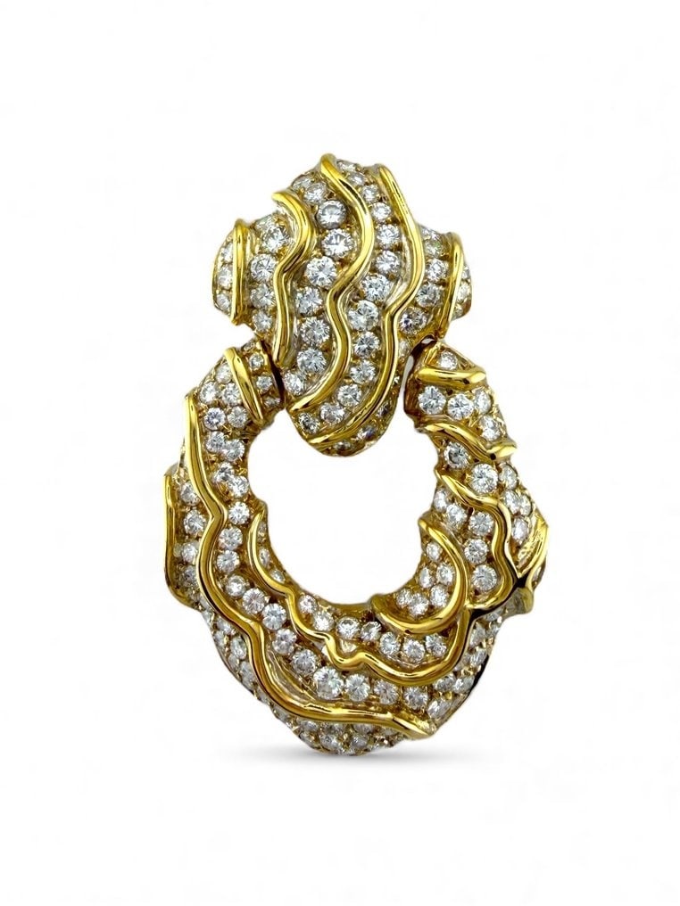 Earrings - 18 kt. Yellow gold, 18K Yellow Gold 9.50ct Diamond Wavy Large Earrings - 9.50ct. tw.: Pair of 18K Yellow Gold Diamond Wavy EarringsAn extraordinary pair of earrings crafted in solid 18K yellow gold, showcasing a bold and fluid wavy design that reflects light with graceful movement. Set