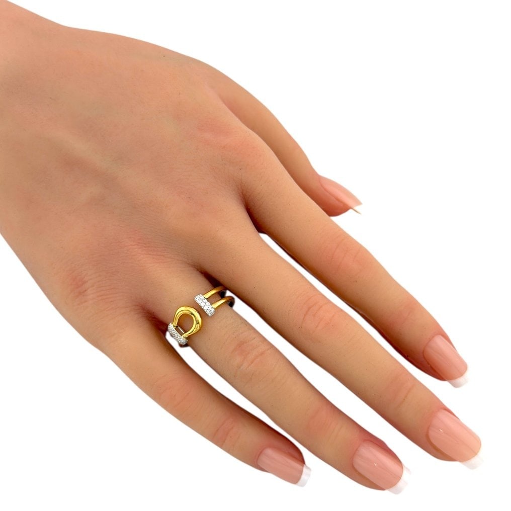 Roberto Coin - Ring - 18 kt. Yellow gold, Exclusive 18K Yellow Gold Roberto Coin 0.13ct Diamond Ring: Exclusive 18K Yellow Gold Roberto Coin 0.13ct Diamond Ring - Set PieceThis elegant 18K yellow gold ring features the iconic Roberto coin design, partially encrusted with small diamonds along one end.