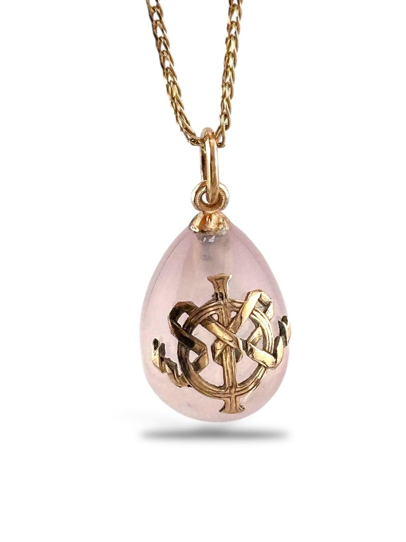 Pendant - 14 kt. Yellow gold, Imperial Russian Period, 56K (14K) Gold Egg Pendant August Hollming: Faberge head master August Hollming Imperial Russian 56 Gold Enamel Pendant Egg Circa 1880-1913Work Master: August Hollming active 1880-1913Material: Gold 56 assay value, Enamel ( 14k Gold) Sizes: 2.1