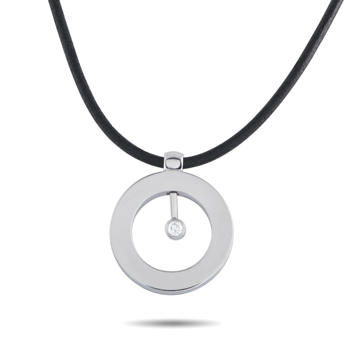 ROBERTO COIN Cento 18K White Gold Cento Diamond Necklace: ROBERTO COIN Cento 18K White Gold Cento Diamond Necklace A piece defined by precision and a private signature. This Roberto Coin Cento O necklace is anchored by a Cento diamond, cut with 100 facets, s