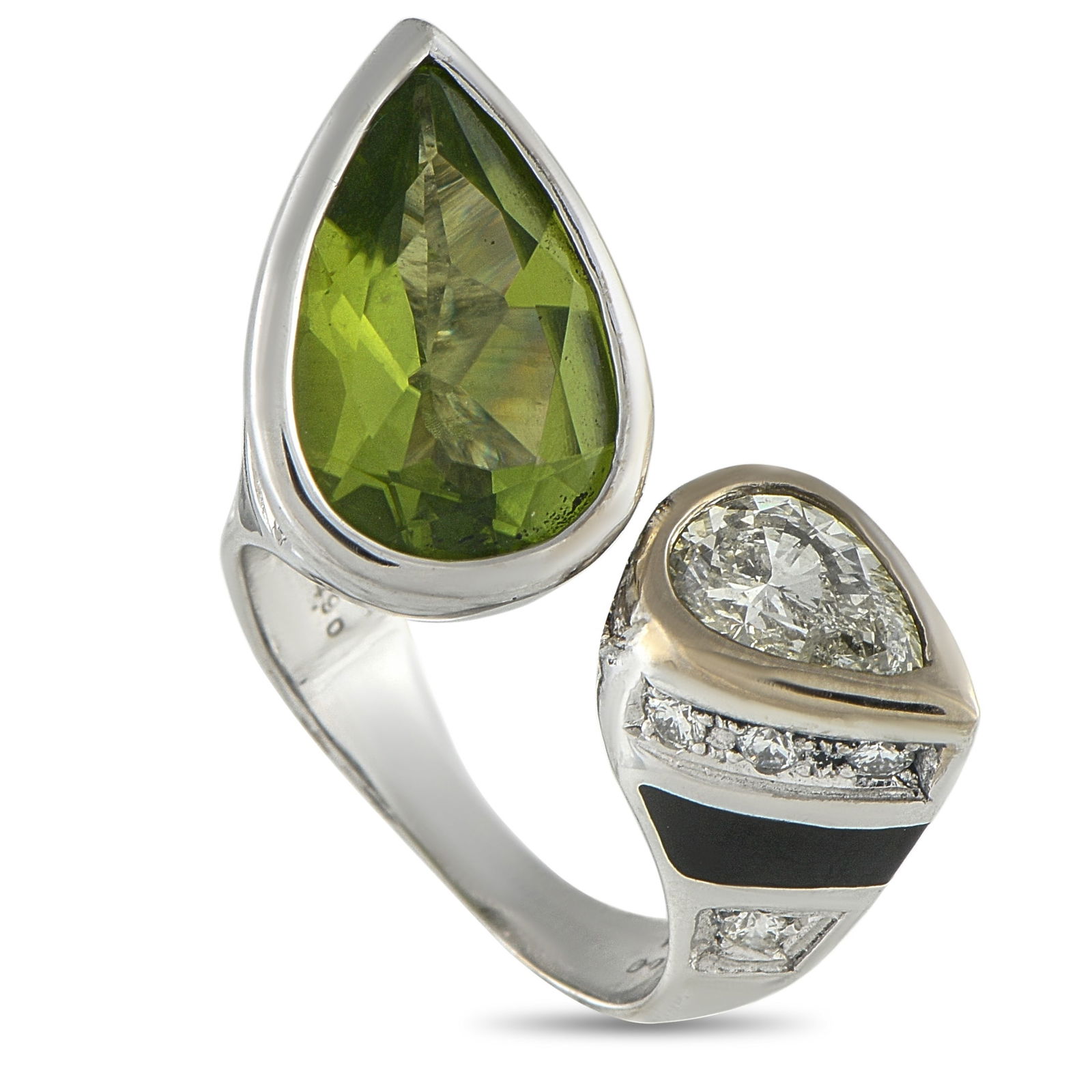 18K White Gold 1.63ct Diamond and Peridot Ring: A unique design makes this luxury ring simply unforgettable. This piece’s stylish 18K White Gold setting features a pear-shaped 4.90 carat Peridot gemstone at one end. At the other, a 1.03 carat pea