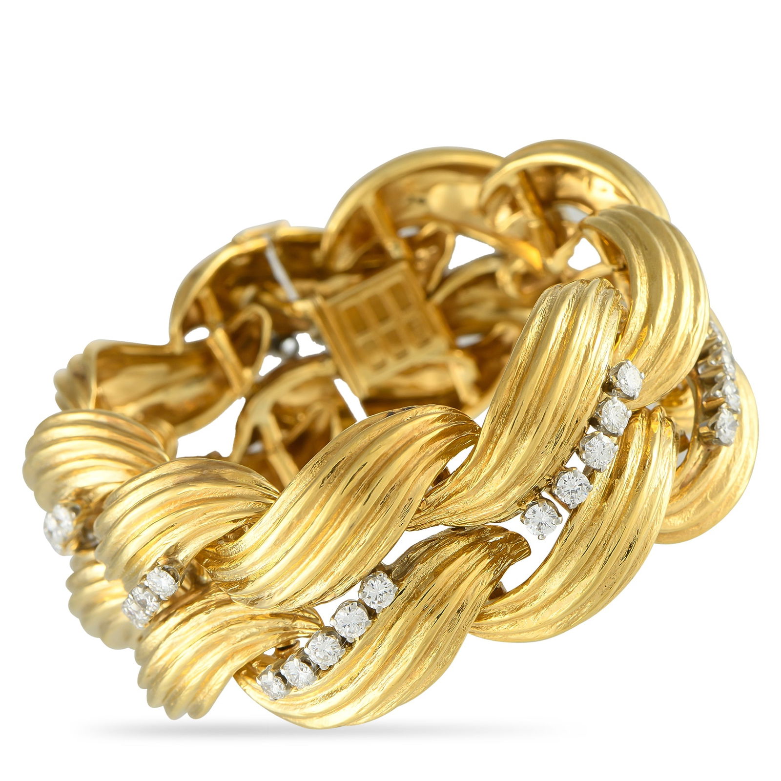 David Webb 18K Yellow Gold 4.50ct Diamond Bracelet: This David Webb bracelet will instantly elevate any ensemble. Lustrous 18K Yellow Gold links beautifully showcase the sparkling Diamonds at the center of the design, which together total 4.50 carats.