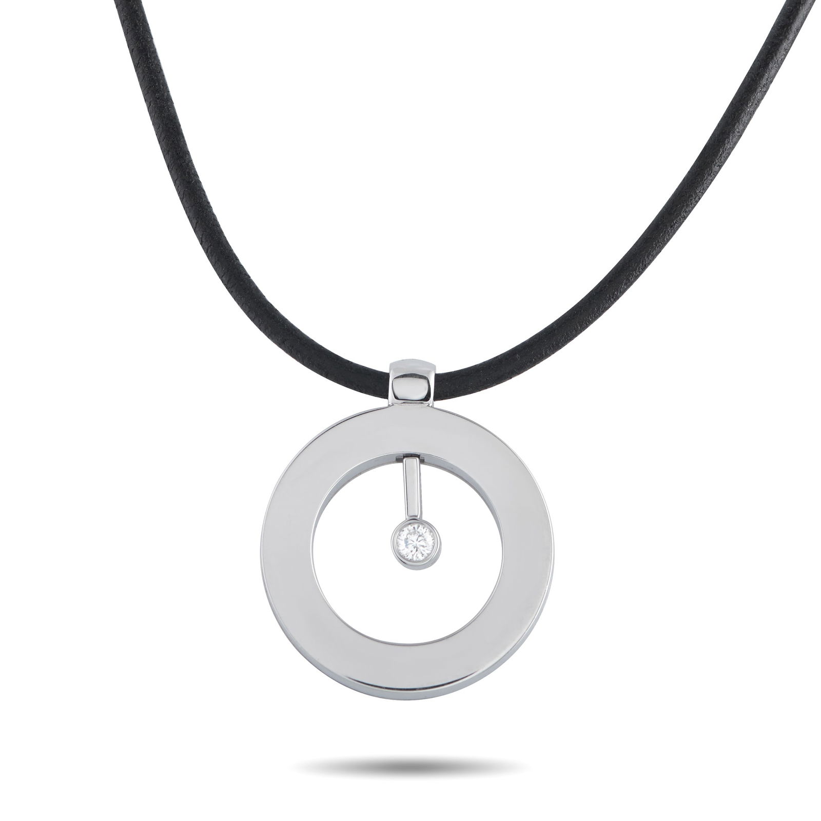 Roberto Coin Cento 18K White Gold Cento Diamond Necklace: A piece defined by precision and a private signature. This Roberto Coin Cento O necklace is anchored by a Cento diamond, cut with 100 facets, sitting in a smooth white gold bezel. The stone is suspend