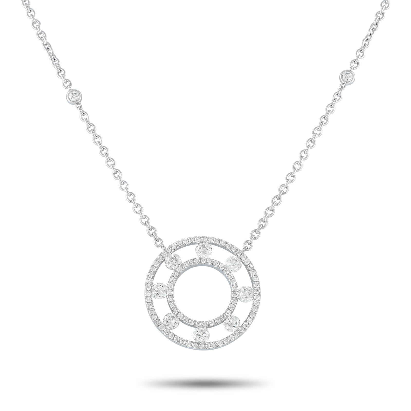18K White Gold 1.25ct Diamond Necklace: A stunning circular pendant serves as a stunning focal point on this elegant necklace. Chic and incredibly stylish, Diamonds with a total weight of 1.25 carats allow it to come alive every time it cat