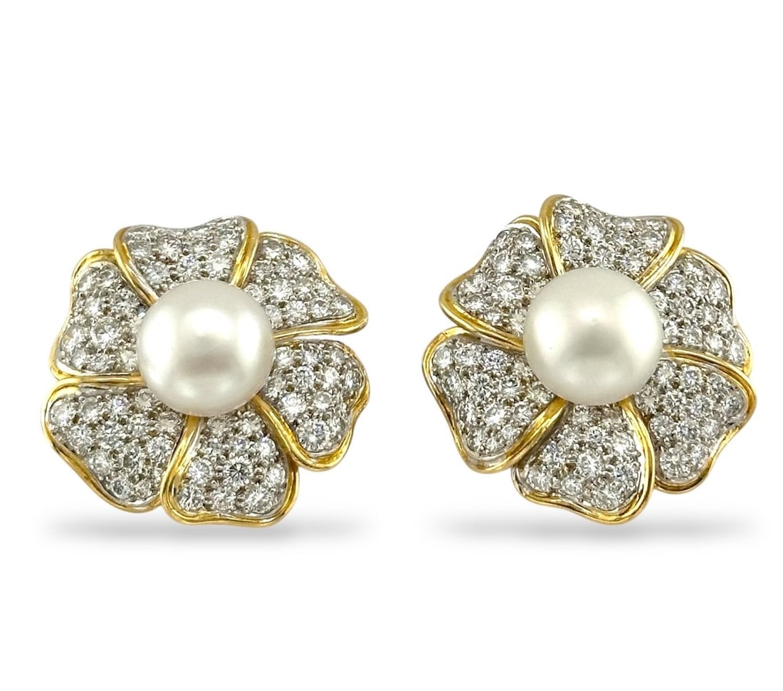 18k Gold and 11.0ct Diamonds Earrings: 18k Gold and 11.0ct Diamonds Earrings Elegant and eye-catching, these floral earrings are crafted in 18K yellow gold and feature a central 1.25 cm pearl in each piece. Surrounding the pearls are 148 n