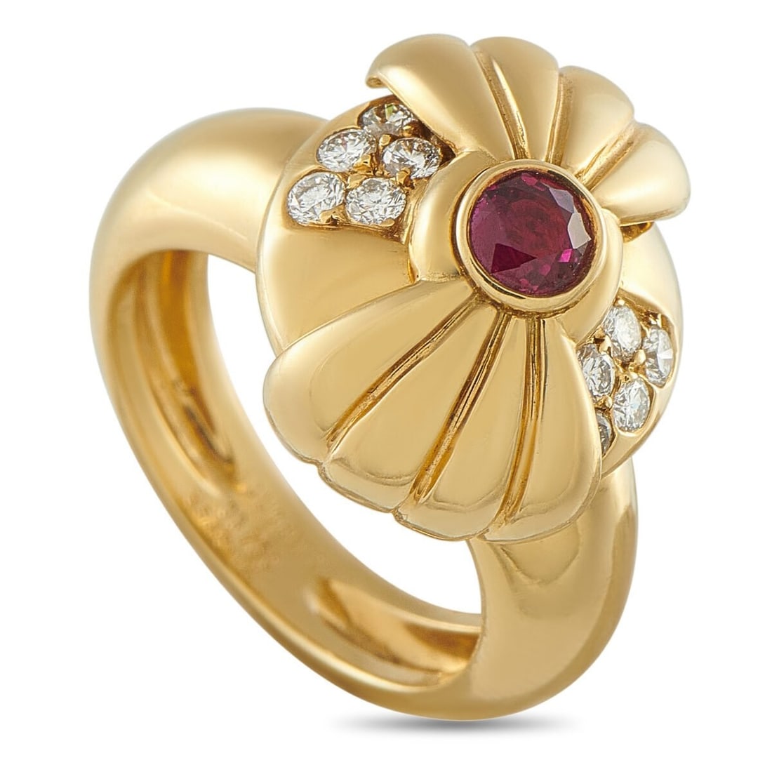 Boucheron - 18 kt. Yellow gold, BOUCHERON Vintage 18K Yellow Gold Diamond and Burma Ruby Ring Ruby -: BOUCHERON Vintage 18K Yellow Gold Diamond and Burma Ruby RingA unique design makes this vintage Boucheron ring an elegant addition to any jewelry collection. Crafted from 18K Yellow Gold, inset gemsto