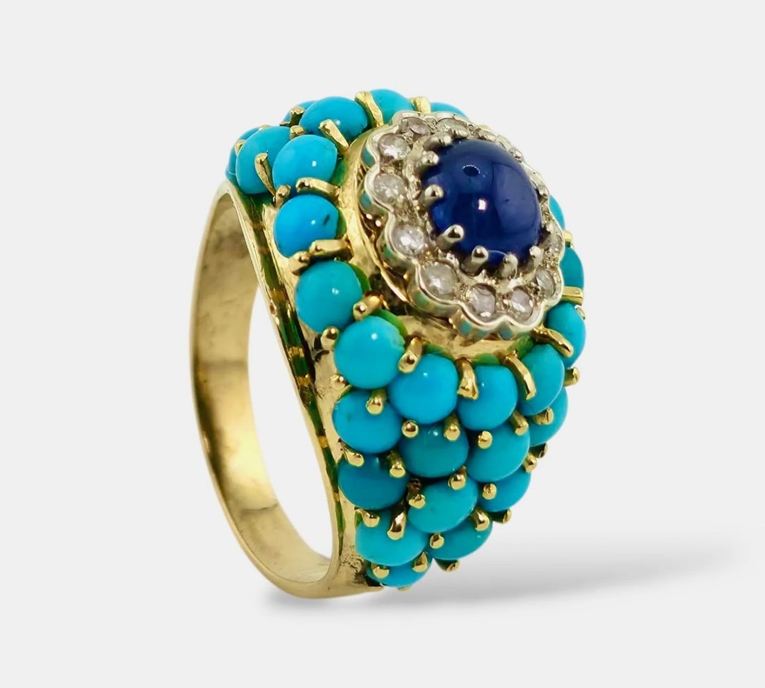 18 kt. Yellow gold, 18K Gold Turquoise Diamond & Sapphire 0ct. tw. Turquoise - Demantoid: 18K Gold Turquoise Diamond & Sapphire RingMaterial: 18K GoldWeight: 10.0 GramsSize: 54 EU / 6 3/4 USADiamonds: Natural round Diamonds. Total 0.50 CtSapphire: 7.27cmRing top: 1.2cm Ring Size - 54 (EU)