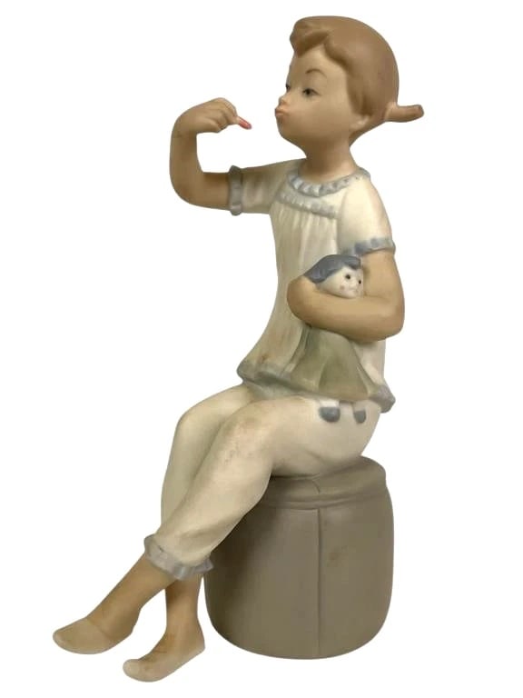 LLADRO GIRL WITH DOLL 1969-85 PORCELAIN (1 of 4)