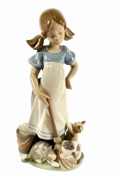 LLADRO PLAYFUL KITTENS 1984-02 PORCELAIN FIGURINE 5232G: LLADRO PLAYFUL KITTENS 1984-02 PORCELAIN FIGURINE 5232GLladro porcelain figurine titled Playful Kittens, model #5232. Features a young girl sweeping alongside three playful kittens with a basket nearb