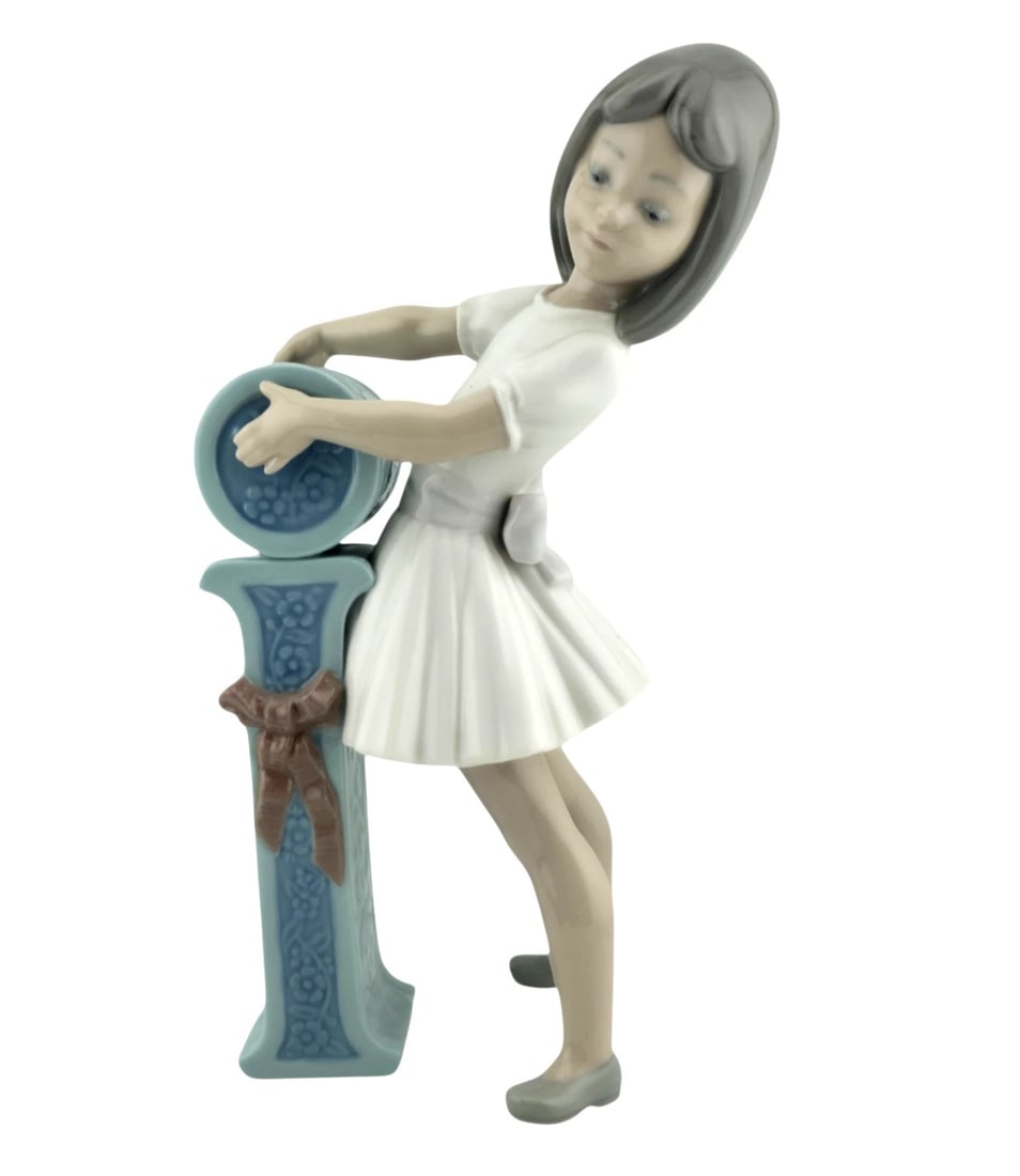 Lladro Vintage Limited Edition RETIRED: 1985 SCHOOLGIRL I LLADRO (1 of 5)