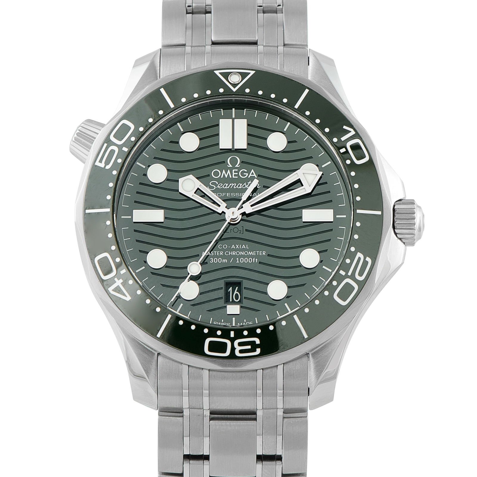 Omega Seamaster Diver Green Dial Steel Watch 210.30.42.20.10.001: The Seamaster Diver ref. 210.30.42.20.10.001 features a profile that sits as naturally under a cuff as it does over neoprene. Its 42mm steel case carries a green ceramic bezel, framing a color-matched
