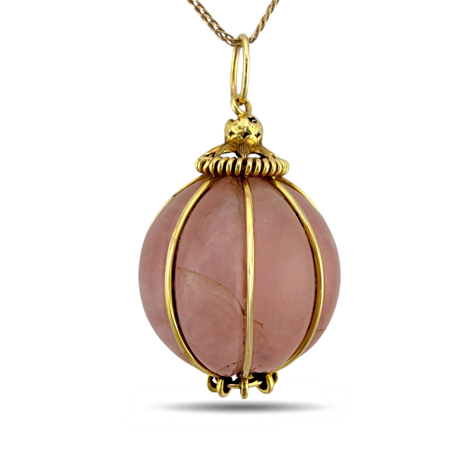 18 kt. Yellow gold, Exclusive Italian 18K Yellow Gold Pink Quartz Orb Pendant Quartz: Exclusive Italian 18K Yellow Gold Pink Quartz Orb PendantA striking spherical pendant crafted in rich 18K Italian yellow gold, centering a smooth pink quartz orb embraced by sculpted gold bands. The s