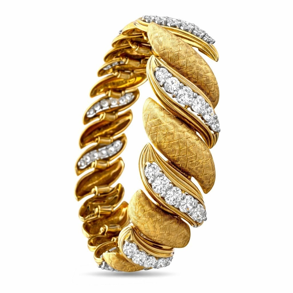 14K Rose Gold 3.00ct Diamond Textured Link Bracelet, Rose gold Diamond (Natural): 14K Rose Gold 3.00ct Diamond Textured Link BraceletA bold and beautifully structured bracelet crafted in warm 14 karat rose gold. The design features alternating textured gold links and diamond set li