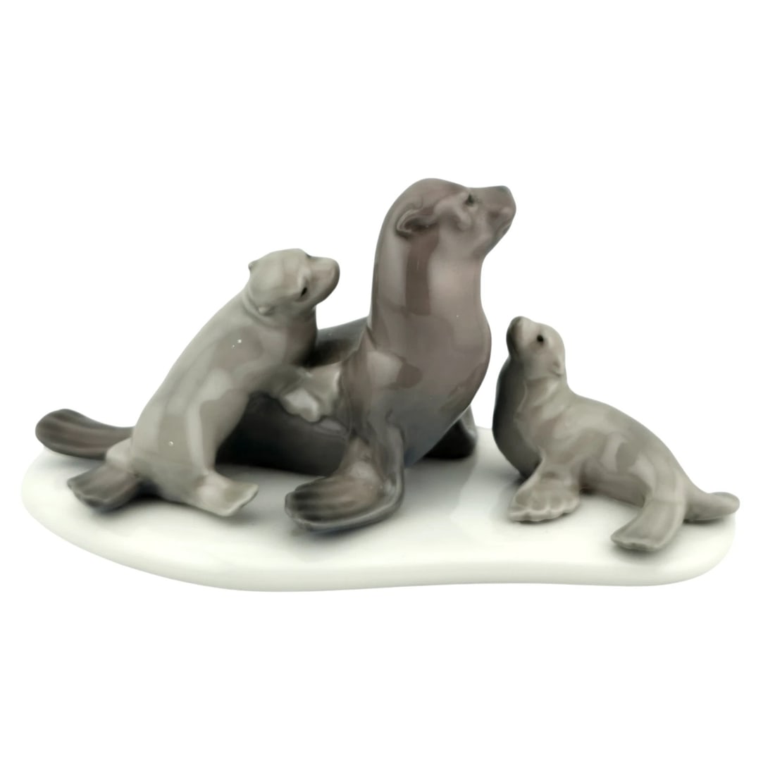 LLADRO Mini Seal Family Miniature Animals Retired: LLADRO Mini Seal Family Miniature Animals Retired piece Height: 5 1/2 inStyle: 5318 GLOSSIntro Date: 1985Retired PieceCondition: Excellent