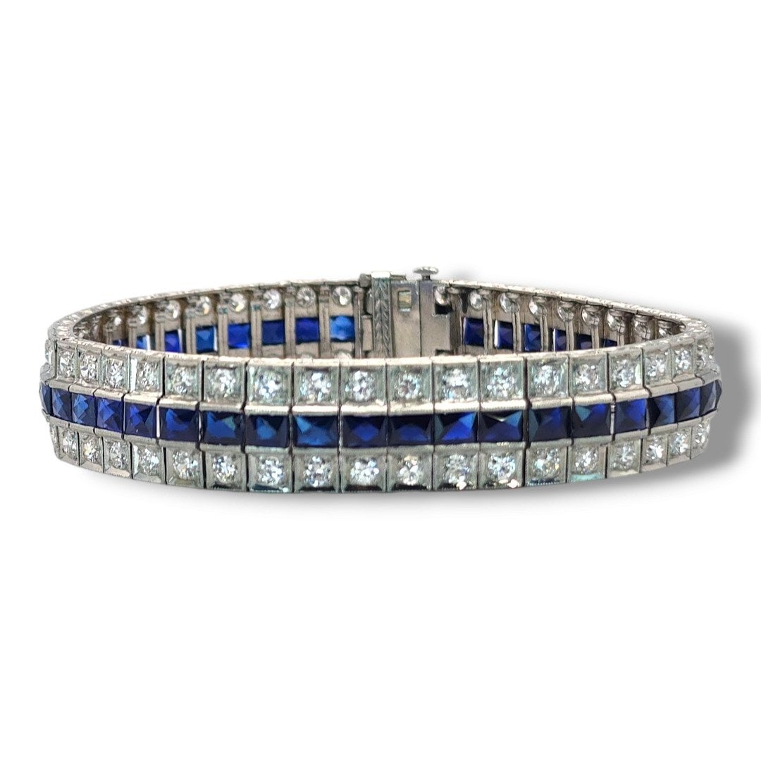 Bracelet Art Deco Platinium and 7 Carats Diamond Bracelet circa 1930s , Platinum - 7ct. tw.: Art Deco Platinium Diamond Bracelet circa 1930sPeriod: 1930s / Art Deco Era Material: Platinium Stone: Natural round Diamonds. Total 92 Diamonds and 46 Sapphires Total 7.0 Carats Diamonds Weight: 24.7